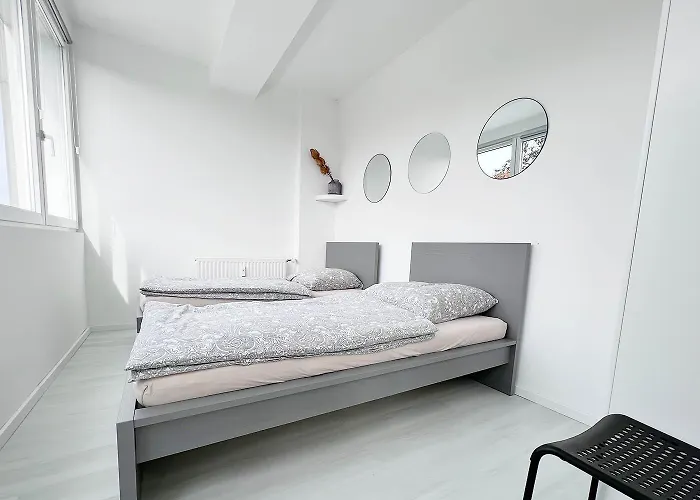 Work & * 朗根费尔德