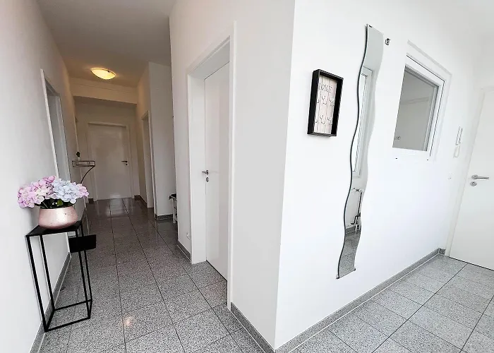 Work & 公寓 朗根费尔德