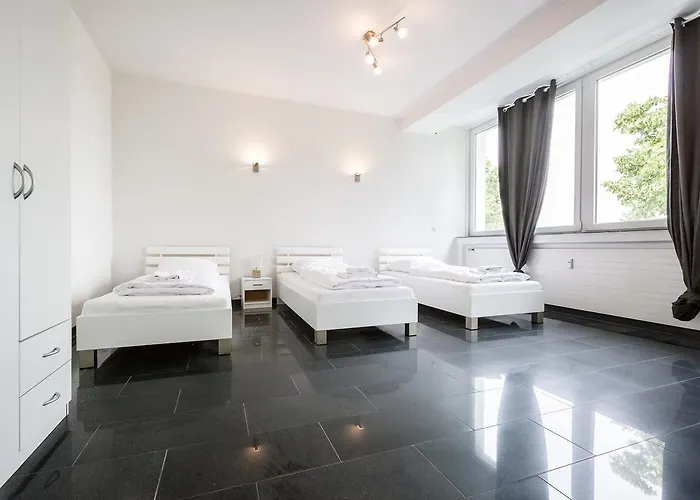 Work & * 朗根费尔德